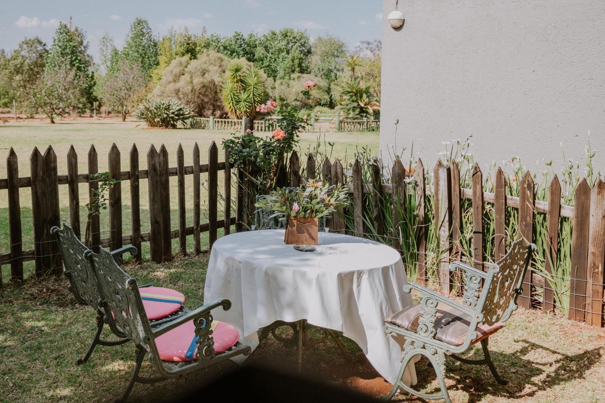 White Linen Guesthouse Tierpoort ภายนอก รูปภาพ