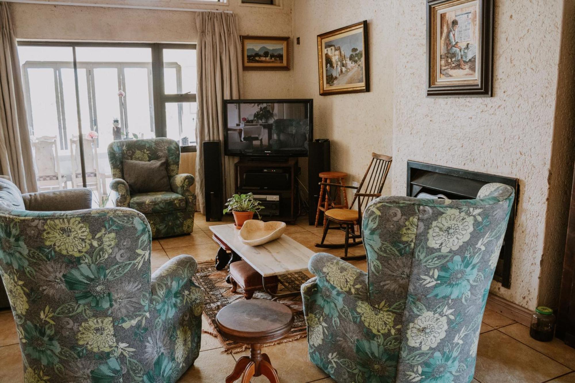 White Linen Guesthouse Tierpoort ภายนอก รูปภาพ