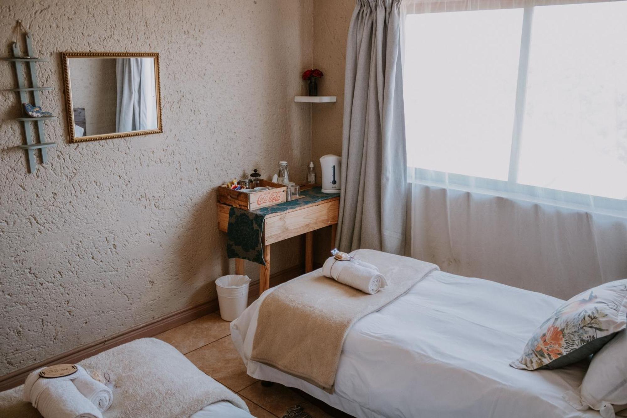 White Linen Guesthouse Tierpoort ภายนอก รูปภาพ