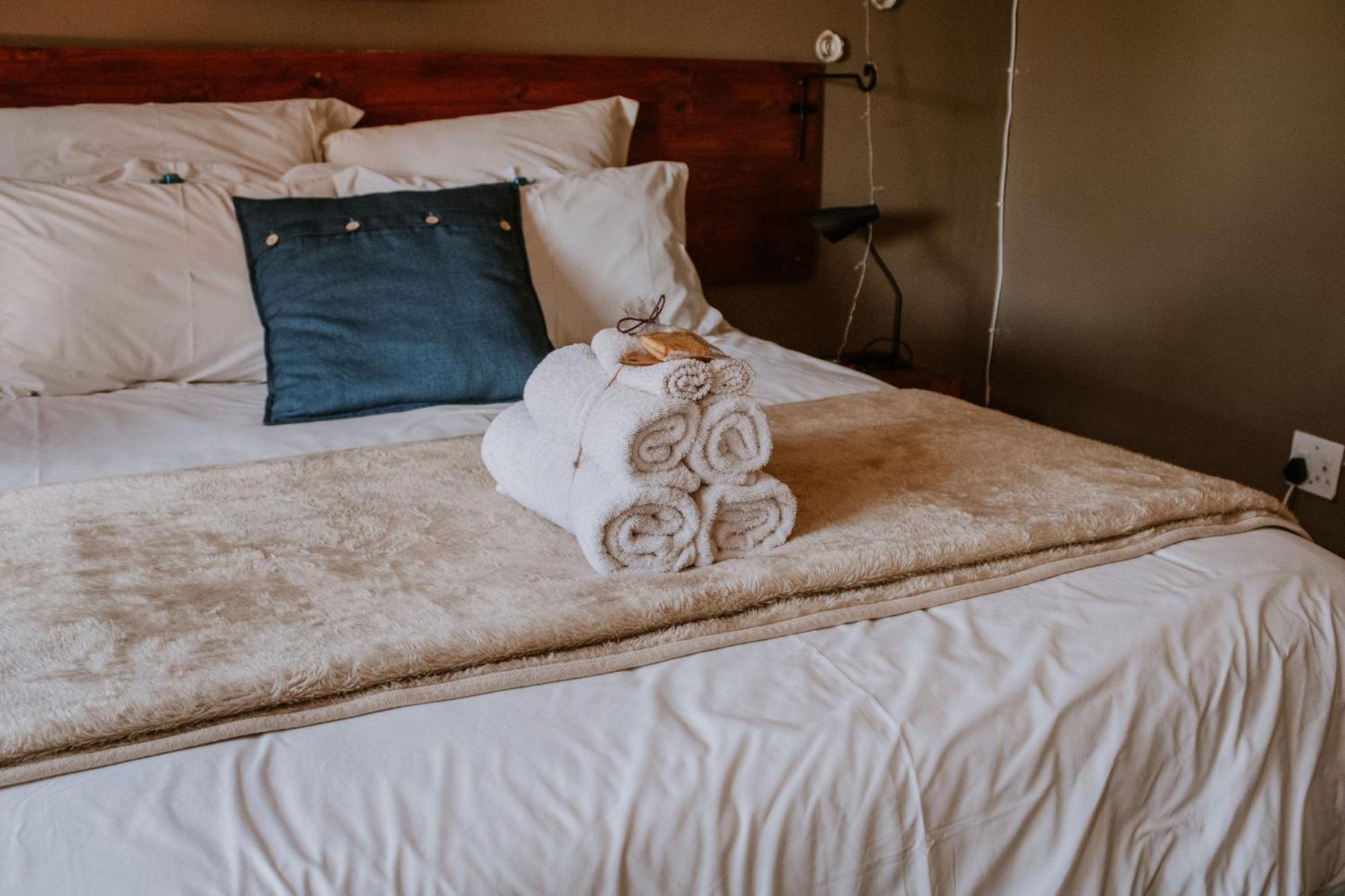 White Linen Guesthouse Tierpoort ภายนอก รูปภาพ