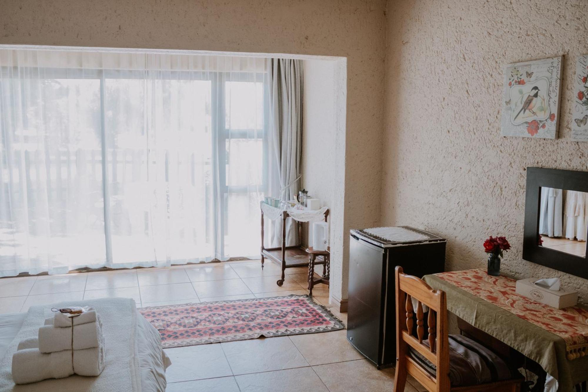 White Linen Guesthouse Tierpoort ภายนอก รูปภาพ