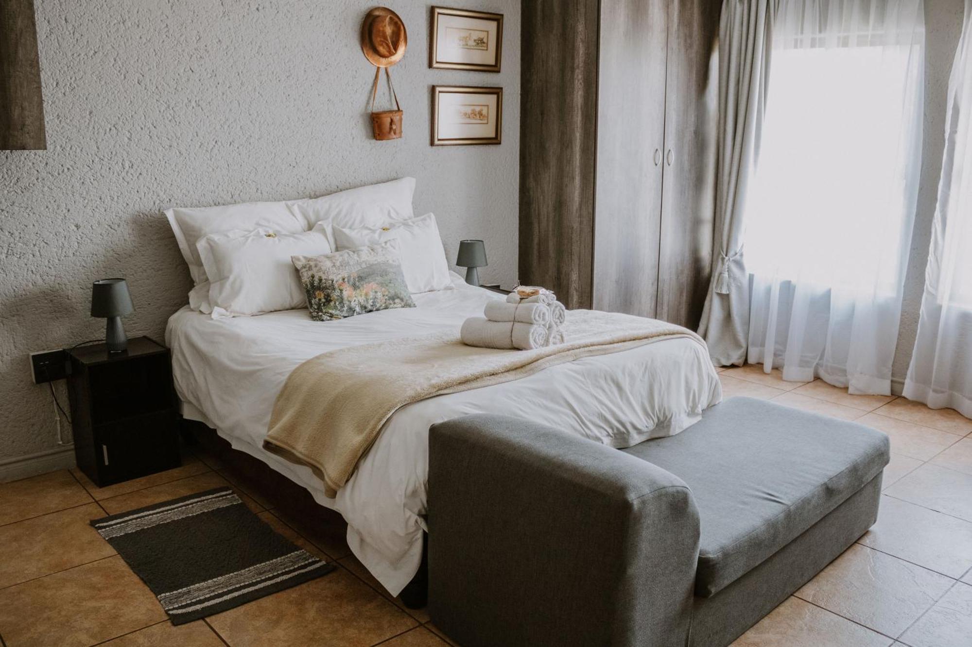 White Linen Guesthouse Tierpoort ภายนอก รูปภาพ